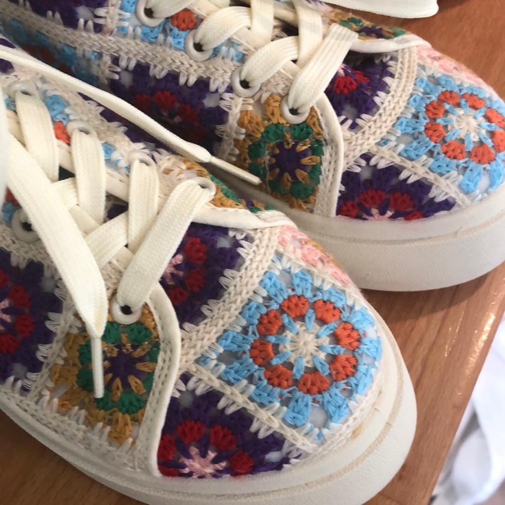 Dirty laundry Colorful Crochet Women's Sneakers new - Picture 2 of 8